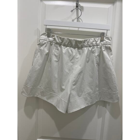 Lululemon Cinchable Waist HR White Woven Short 3.5" Relaxed Fit Sz L - Picture 7 of 10